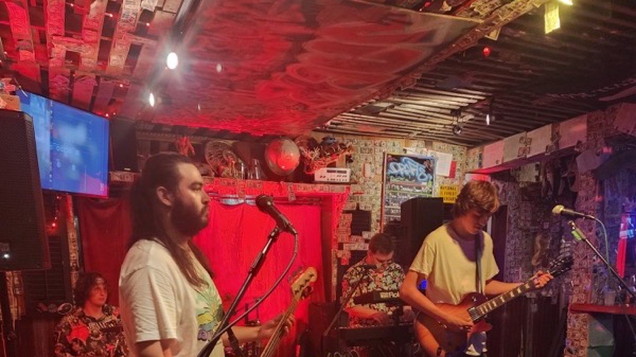 Hot Sauce live